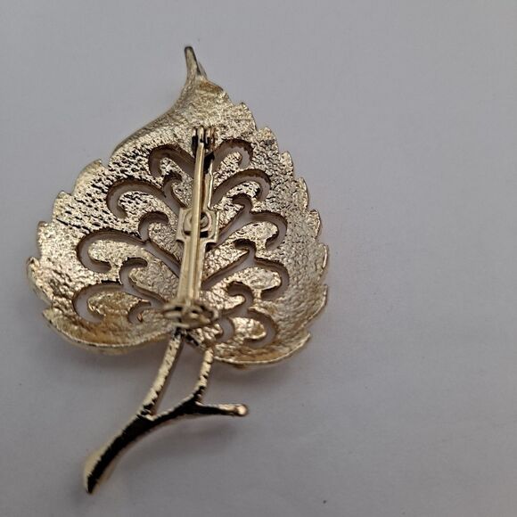 Goldtone Leaf brooch NWOT - Picture 3 of 7